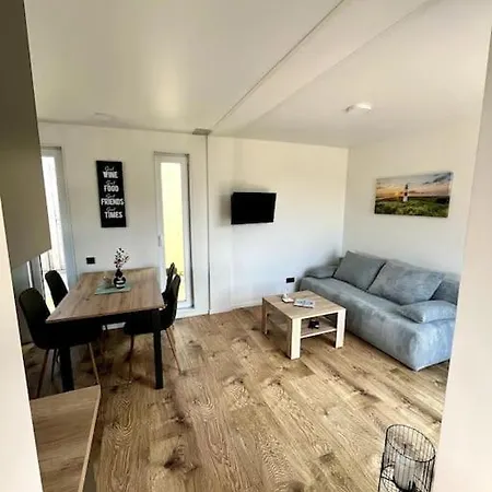 Flora بيت للعطل Altefähr